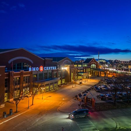 Unbeatable Downtown Experience- Walk To Bars, Casino, Stampede & Saddledome Plus Bonus Banff Pass, Parking & Wine! Calgary Exterior photo