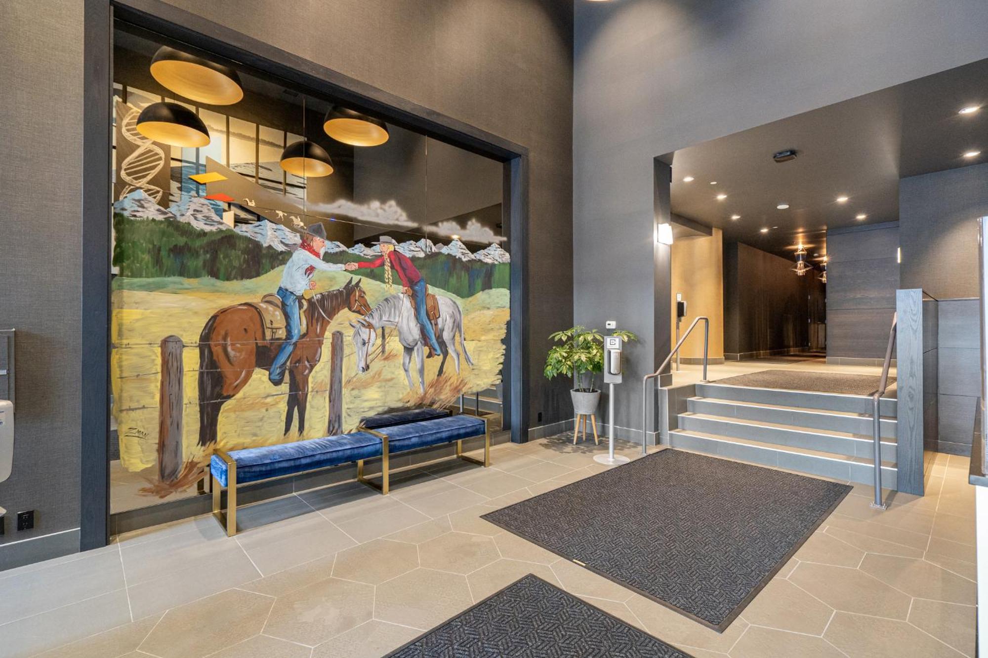 Unbeatable Downtown Experience- Walk To Bars, Casino, Stampede & Saddledome Plus Bonus Banff Pass, Parking & Wine! Calgary Exterior photo
